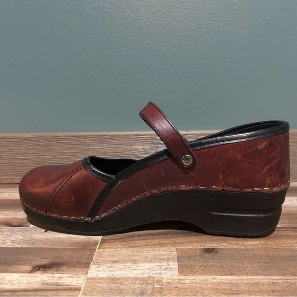 Dansko Marcelle Mary Jane Clogs Women’s 39 Cordovan Cabrio | Comfort Work Shoes - Picture 5 of 9